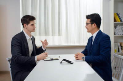 保持距离又贴近心灵 讯飞双屏翻译机让跨语言沟通更高效